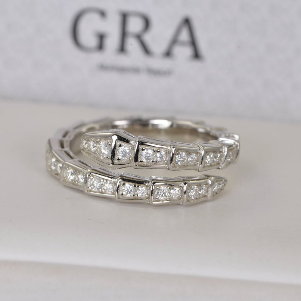 Elegant Silver Women's Ring - Picture 3 of 7